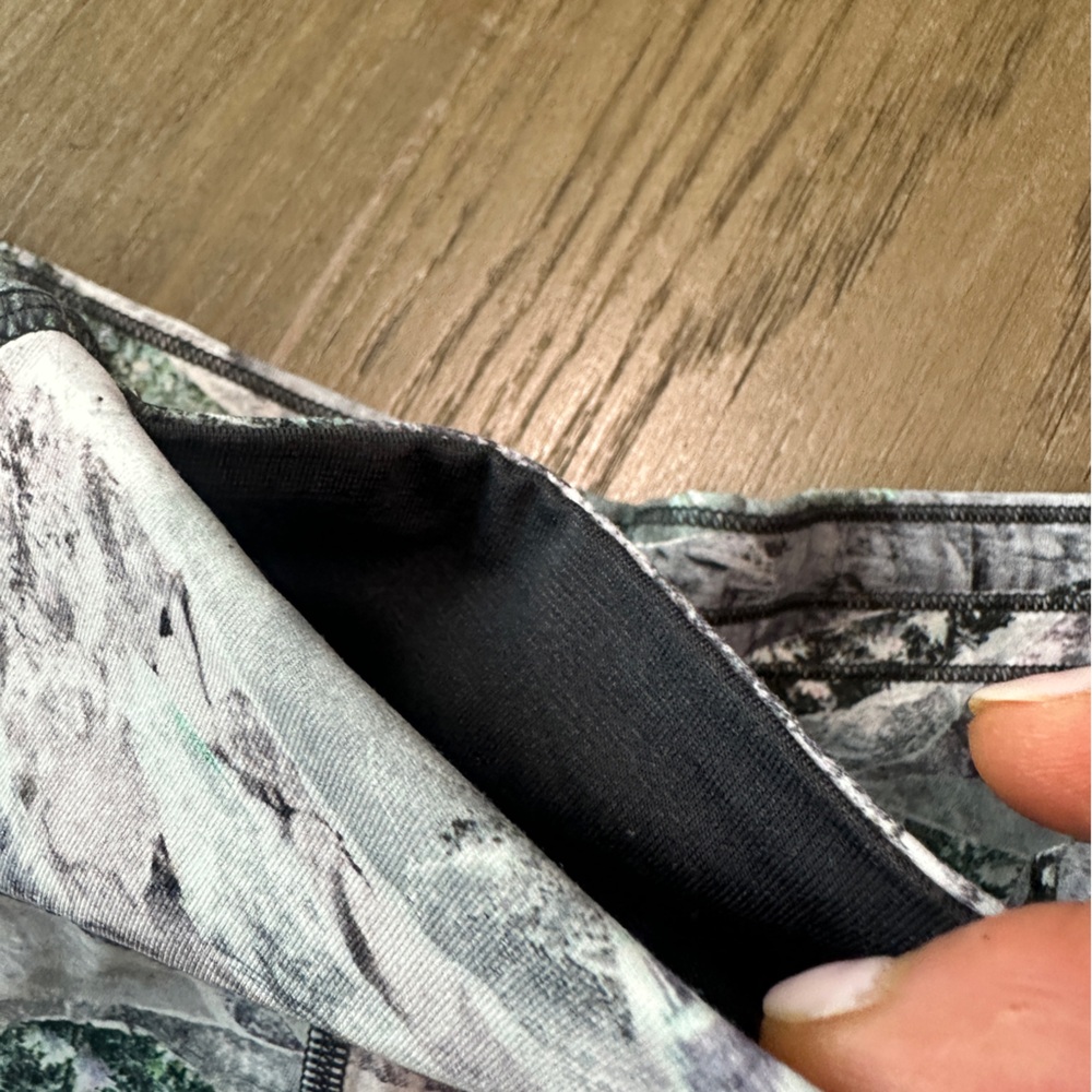 Lululemon Crop Leggings Size 6 Multi Print - Picture 8 of 11